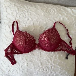 Victorias Secret Bombshell Bra Lace 34B